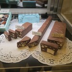 ショコラティエ・エリカ - 内観_陳列_マ・ボンヌ