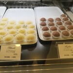 ショコラティエ・エリカ - 内観_陳列_トリュフ