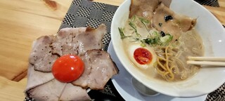 Menya Ichi - チャーシュー丼と鶏豚ラーメン