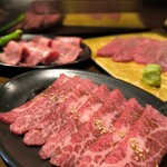焼肉 肉萬 - カルビ