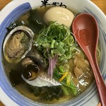 Chuukasoba Hanzawa - 限定 真鯛とサザエ出汁ラーメン 1600円　わかめトッピング
