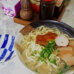 Okinawa Soba Kumpuu - 薫風そば(細麺) ５００円．