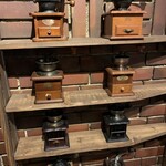 喫茶 ノスタルジア - 歴代のミルでしょうか。