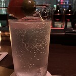 BAR010 - 「トマト」と称したジントニック。オリーブの香りに、トマトの塩味と旨味のマリアージュ。