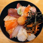 魚愛 ねた市 海鮮スタンド 魚屋の店 - 令和6年2月
ランチタイム(11:30〜14:30)
海鮮丼 税込1000円