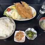 スエヒロ飯店 - 料理写真:アジフライ定食