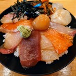 魚愛 ねた市 海鮮スタンド 魚屋の店 - 令和6年2月
ランチタイム(11:30〜14:30)
海鮮丼 税込1000円