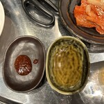 焼肉 韓国屋台村 - サムギョプサルのたれ(ごま油とサムジャン)