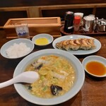 なかよし - 野菜スープ・餃子定食(ごはん少なめ)