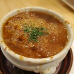カジュアルフレンチBar 7FUKU - オニオンの甘〜いスープ。