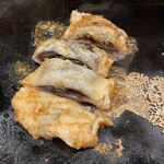 月島もんじゃ もへじ - あんこ巻き！美味しかったんですが、手前にいっぱい海鮮を焼いた鉄板で焼くのですこうしだけ海の香り…