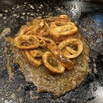 月島もんじゃ もへじ - いかの丸焼き
            仕上げの肝醤油にバターをひとかけ…香ばしい！
            堪らんてことでおかわりしちゃいました