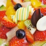 芳林堂 - 「特注・ﾃﾞｺﾚｰｼｮﾝﾚｱﾁｰｽﾞｹｰｷ(果物大盛)5号」アップです（2013/12/31UP）