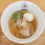 Takane - 『塩清湯麺』透き通ったスープからは想像もつかないほど深みのある塩清湯麺！TAKANEオリジナルの中太ちぢれ麺はスープとの相性も抜群！