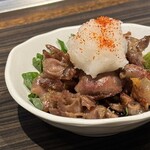 たぴおか食堂 - アテ① パリッパリのとり皮におろしポン酢がさっぱりとして、これまたお酒が進んでまう (*´ч`*) ｳﾝﾏッ！