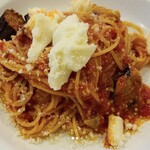 アクア・サンタ - トマトと茄子とチーズのパスタ