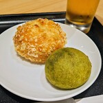 ダイヤモンド・プレミアラウンジ - JAL特製焼きカレーパンとかぼちゃもっち