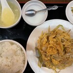 菜々香 - 豚肉と玉子と長ネギの塩炒め　740円！