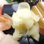 札幌市場めし　まるさん亭 - おまかせ　２人前で５０００円　ガリ　【　２０１３年１２月　】