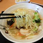 赤坂 天府 モザイクモール港北店 - 細麺アップ