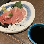 鉄板居酒屋 BelonBelonBooとBarボンド - マグロの刺身