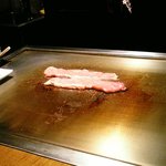 北新地　桔梗 - ステーキ重のお肉を焼いているところ