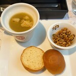 CAFFE PASCUCCI  - セットは “サラダorスープ ”に
                      パン＋ドリンクが付きます
                      寒かったのでスープを選びました