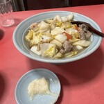太興飯店 - 常連さんの如く　何も言わずでも　ニンニクを出してくれます。　小さな配慮がとっても有難い。