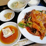 Nixi Shou Wa Xashou - 冷奴　搾菜　スープ　杏仁豆腐がついています