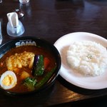 SAMA - 【2013年12月】チキンカレー、トマトスープ、チーズトッピング、辛さ8番、ご飯普通。
