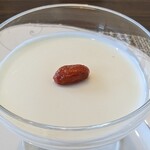 一茶一酒 - 杏仁豆腐、この杏仁豆腐は店主の厳しい審査に通った何度も何度も試作を繰り返した杏仁豆腐なんですよその話を聞いていたので…とってもとってもうまいっす(*˘︶˘*).｡.:*♡