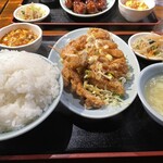 大陸食堂 - 本日の日替り（油淋鶏）＋ライス大盛 1,000円＋100円