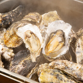 蒸し牡蠣の魅力を引き立てる、こだわりの調味料とのマリアージュ