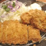 かつ泉 - 宝山豚ロースとかきフライはどちらもビッグサイズ！