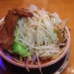 とんこつらーめん ひかり - 仮二郎
      麺300g、野菜普通、背脂普通、ニンニク無し、スープカラメ