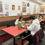 ラーメン山岡家 新すすきの店 - テーブル席