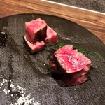 肉割烹 喰心 - 強肴
            サーロイン・赤身 食べ比べ