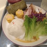 Royal Orchid Lounge - ディムサムとかサラダとかベーコンとか