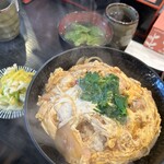 雲母 - かけそば＋親子丼（お吸い物、漬物付き）
      530円＋730円