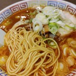 丸 中華そば - カレー中華の麺