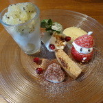 KITCHEN TSUNAGU - 季節のフルーツのグラニテとヴァニラアイス、クリスマスヴァージョン