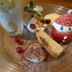 KITCHEN TSUNAGU - キウィフルーツのグラニテとヴァニラアイス、苺のサンタさんと生クリームのツリーで可愛いクリスマスデコレーショ