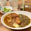 カレーハウス林 - チキンとトマトほんれん草ひき肉のh&h