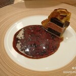 銀座 大石 - 料理7、フォアグラトリフュ挟みパイ