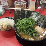 豚骨醤油ラーメン 王道家 - 