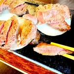 Sake Shoku Dou Taberi Xi - 溶岩プレートでお好みの焼き加減でお召し上がりください