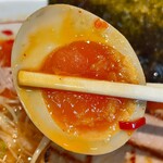 弟子屈ラーメン - 煮玉子リフト