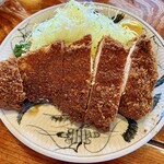 とんかつ 五郎十 - 重厚感のロースとんかつ全容