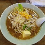 ラーメン ジャンボ餃子 天神 - 味噌ラーメンとバター