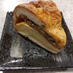 TAMASAN PARK - 王様の熟肉カレーたまごサンド(1/8サイズ) 550円